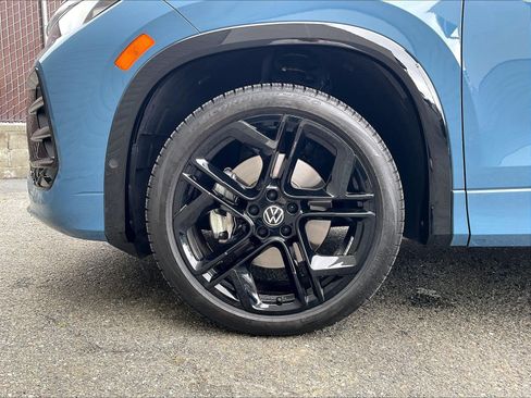 Certified 2025 Volkswagen Tiguan SE R-Line AWD/4WD image 8