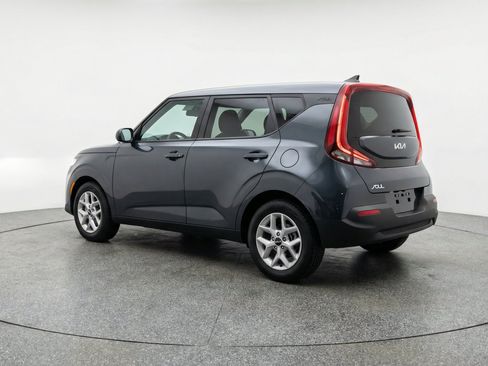 Used 2025 Kia Soul LX w/ LX Technology Package FWD image 6
