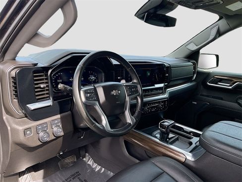 Used 2024 Chevrolet Silverado 1500 LT Trail Boss w/ Convenience Package II image 9