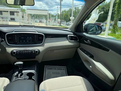 Used 2019 Kia Sorento LX image 28