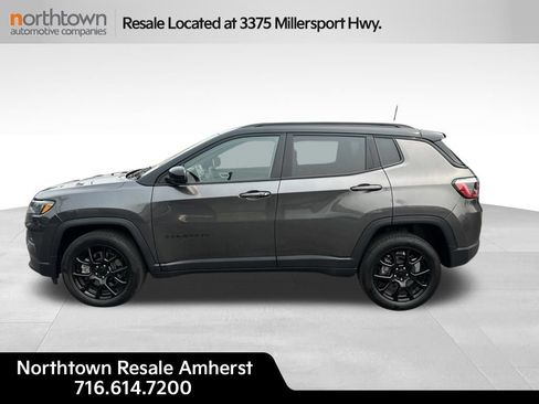 Used 2023 Jeep Compass Latitude w/ Convenience Group AWD/4WD image 2