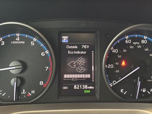 Used 2018 Toyota RAV4 XLE w/ Plus Extra Value Package FWD image 35