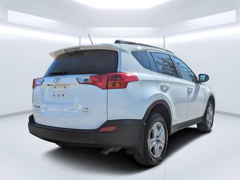 Used 2015 Toyota RAV4 LE image 3