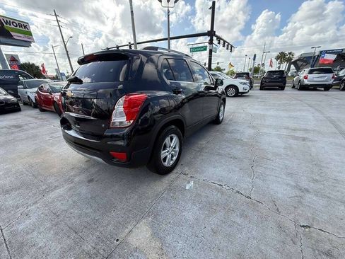 Used 2020 Chevrolet Trax LT w/ Driver Confidence Package FWD image 3