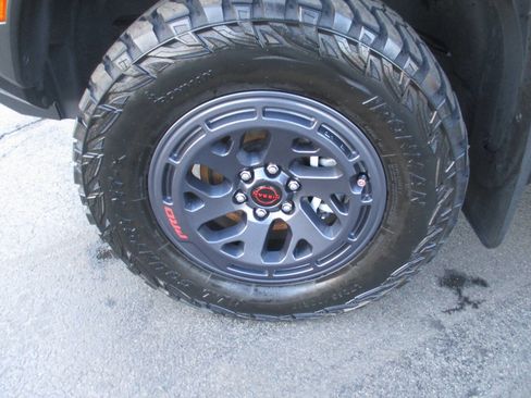 Used 2023 Nissan Frontier PRO-4X w/ Pro-4X Premium Package image 32