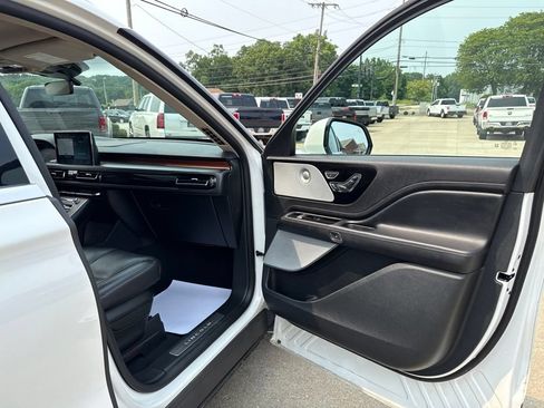 Used 2022 Lincoln Aviator Reserve w/ Equipment Group 201A AWD/4WD image 46