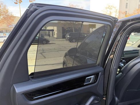 Used 2019 Porsche Cayenne image 32