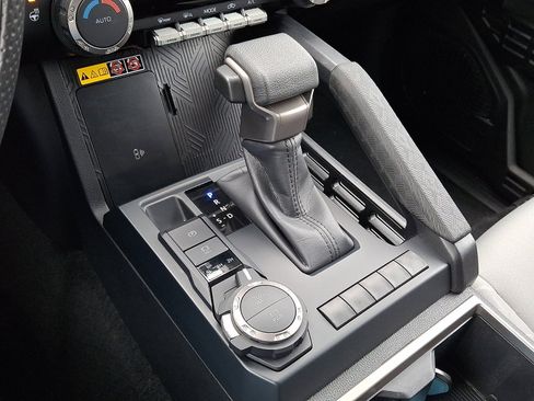 Certified 2024 Toyota Tacoma SR5 AWD/4WD image 16