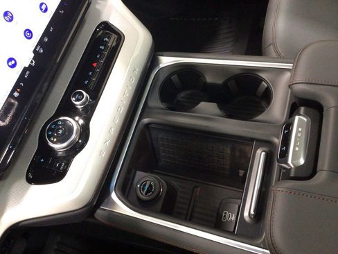 New 2025 Ford Expedition Active image 23