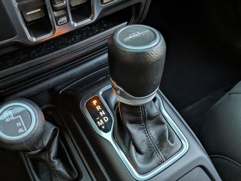 Used 2023 Jeep Gladiator Willys image 29