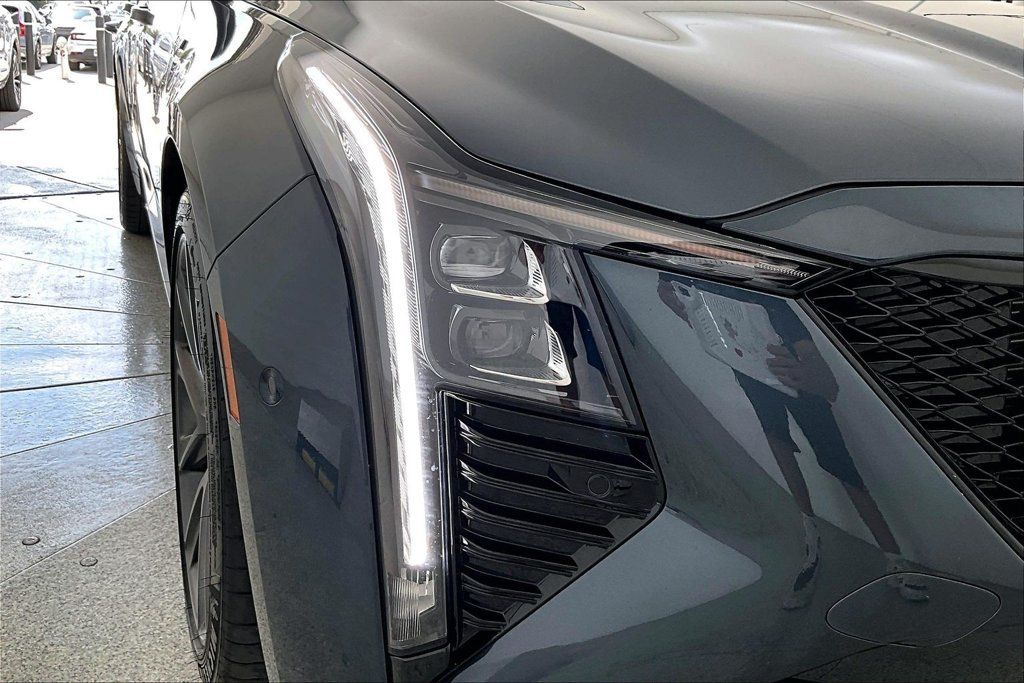 Used 2026 Cadillac CT5 V w/ Technology Package RWD image 36