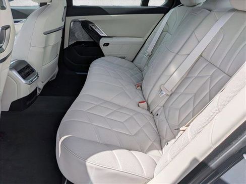 New 2026 BMW 760i xDrive w/ Premium Package image 16