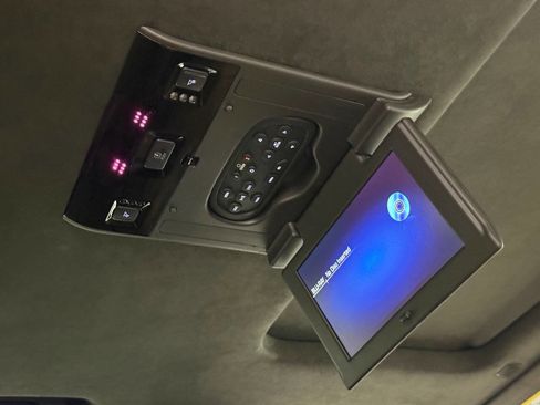 Used 2019 Cadillac Escalade ESV Platinum image 34