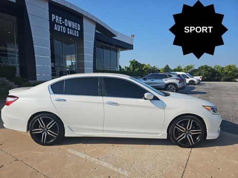 Used 2017 Honda Accord Sport image 2