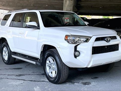 Used 2018 Toyota 4Runner SR5 AWD/4WD image 18