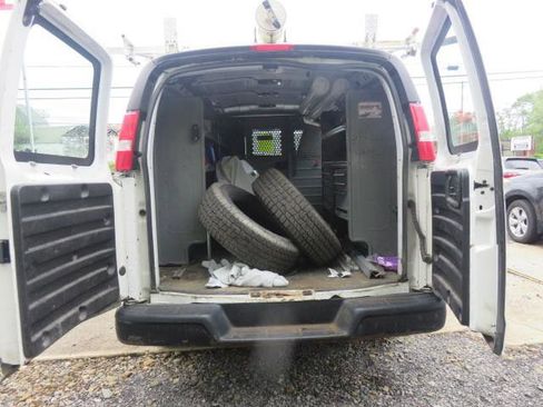 Used 2017 GMC Savana 3500 RWD image 30