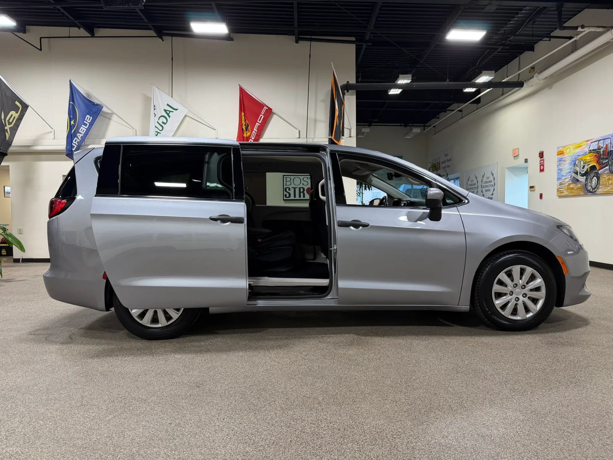 Used 2021 Chrysler Voyager L FWD image 22