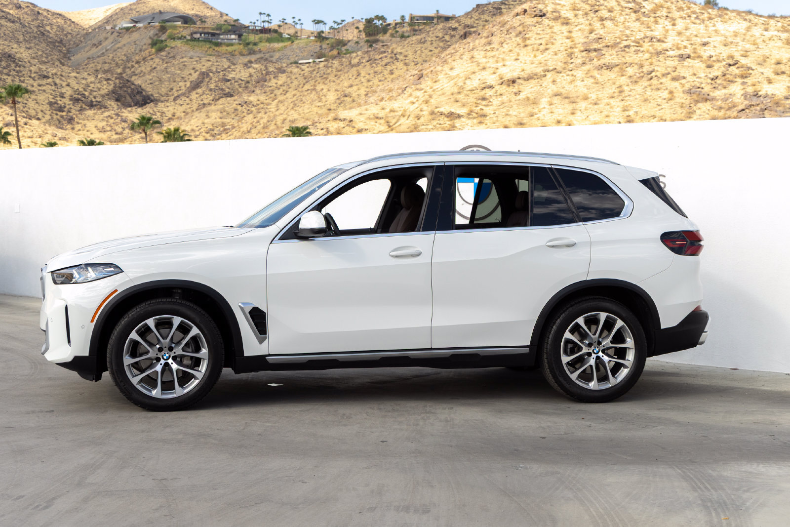 Certified 2026 BMW X5 sDrive40i w/ Parking Assistance Package RWD image 3