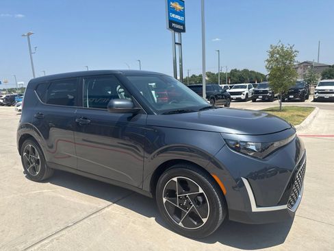 Used 2025 Kia Soul EX FWD image 7