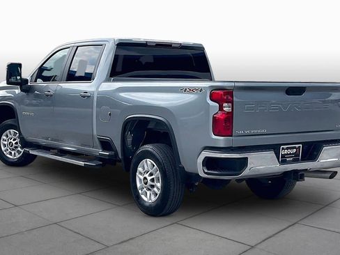 Used 2025 Chevrolet Silverado 2500 LT w/ Convenience Package image 12