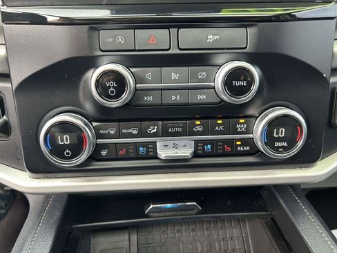 Used 2023 Ford Expedition XLT RWD image 28