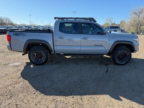 Used 2019 Toyota Tacoma TRD Off-Road w/ Technology Package image 3