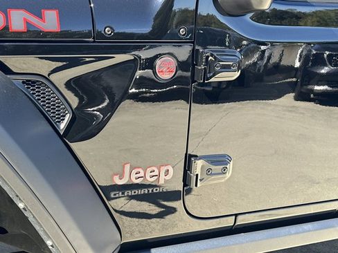 Used 2023 Jeep Gladiator Rubicon w/ Cold Weather Group image 14
