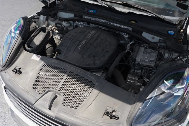 Used 2020 Porsche Macan AWD/4WD image 46