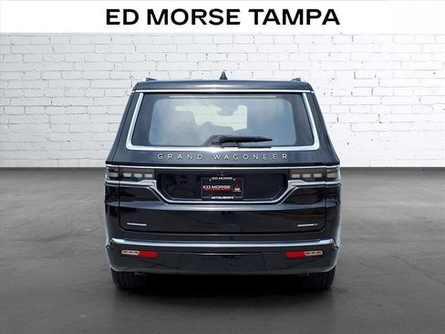 Used 2022 Jeep Grand Wagoneer Series III w/ HD Trailer Tow Package AWD/4WD image 4