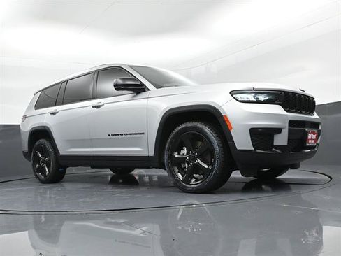 Used 2021 Jeep Grand Cherokee L Laredo RWD image 29