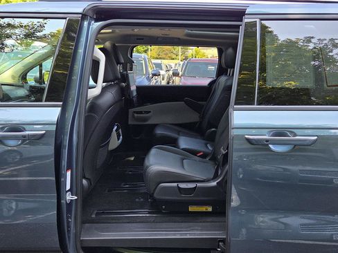 Certified 2024 Kia Carnival SX Prestige FWD image 28