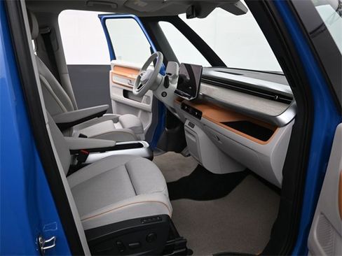 Used 2025 Volkswagen ID. Buzz 1st Edition image 13