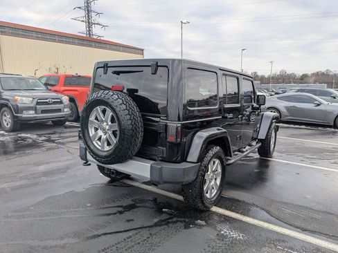 Used 2013 Jeep Wrangler Unlimited Sahara image 10
