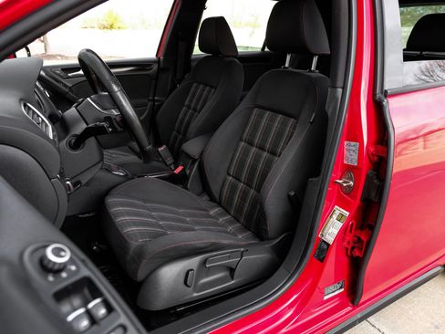 Used 2013 Volkswagen GTI 4-Door image 35