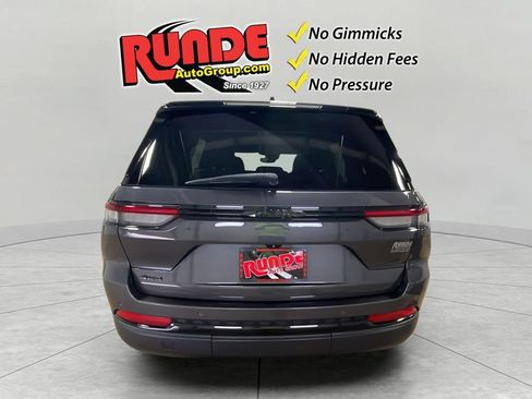 Used 2023 Jeep Grand Cherokee Altitude AWD/4WD image 5