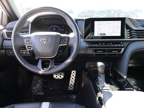 Used 2025 Toyota Camry SE image 18