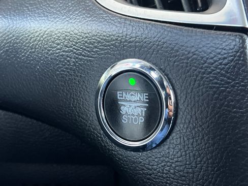 Used 2018 Ford Edge Titanium FWD image 24