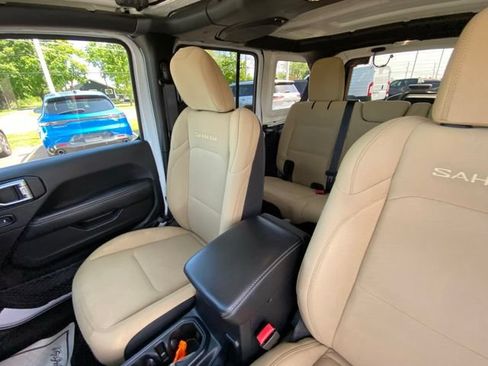 Used 2023 Jeep Wrangler Unlimited Sahara w/ LED Lighting Group AWD/4WD image 11
