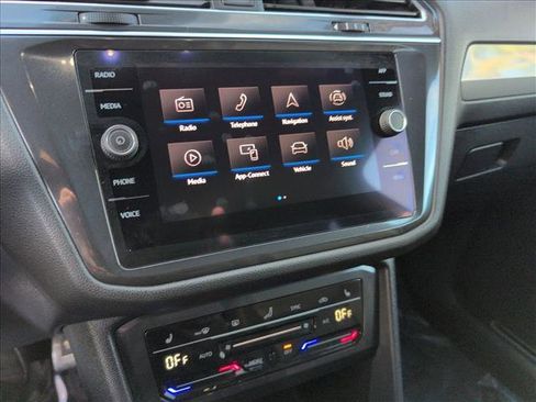 Certified 2022 Volkswagen Tiguan SE R-Line image 15