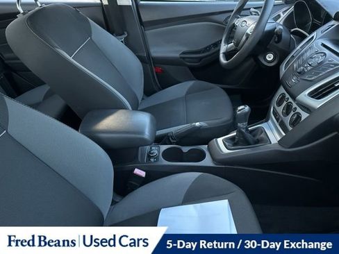 Used 2012 Ford Focus SE w/ SE Winter Pkg image 13