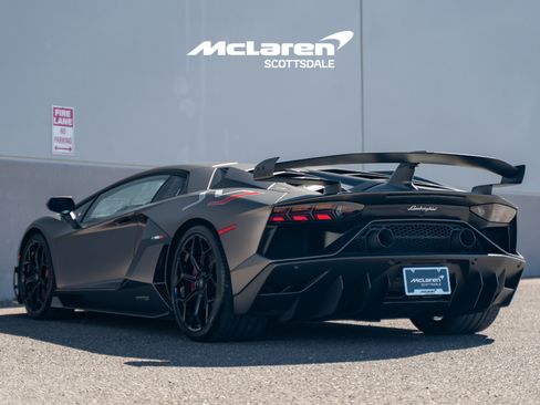 Used 2020 Lamborghini Aventador SVJ AWD/4WD image 5