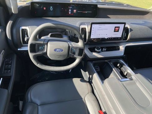 Used 2025 Ford Expedition Active AWD/4WD image 16