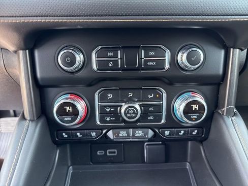 Used 2024 GMC Yukon AT4 w/ Technology Package AWD/4WD image 24