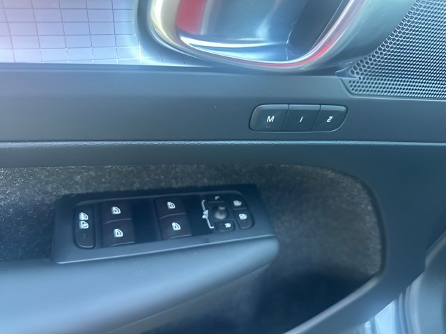 Used 2019 Volvo XC40 T5 Momentum AWD/4WD image 6