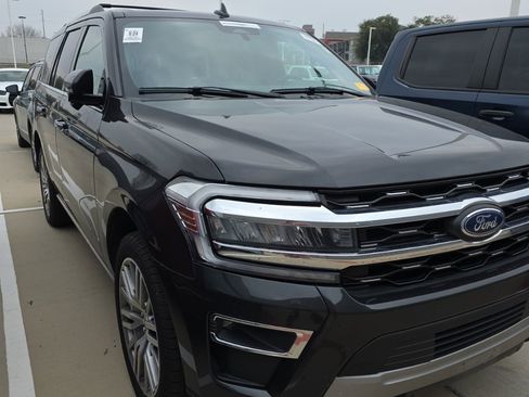 Used 2023 Ford Expedition Limited image 6