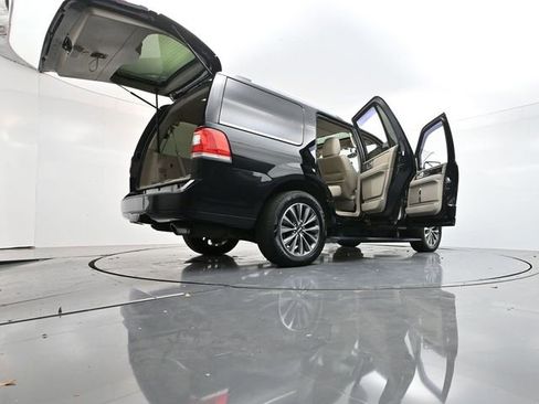 Used 2017 Lincoln Navigator Select image 41