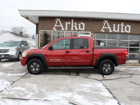 Used 2014 Nissan Titan SV w/ SV Value Truck Package image 6