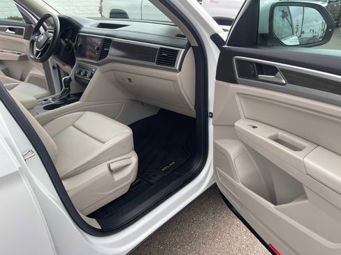 Used 2019 Volkswagen Atlas SE w/ Towing Package image 18