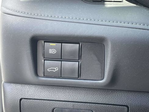 Used 2024 Toyota Highlander LE FWD image 23