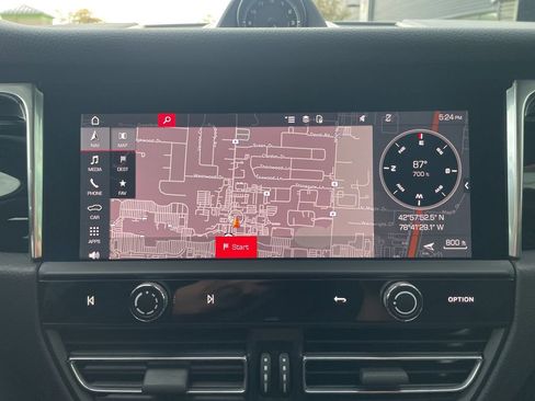 Certified 2025 Porsche Macan image 28